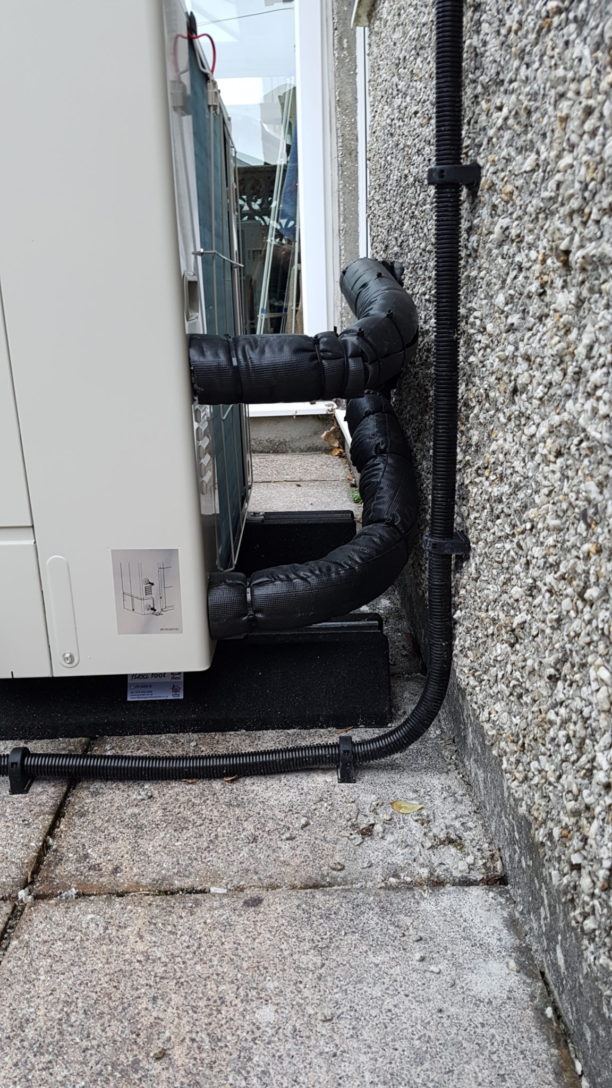 Image showing the required space required around a 5kW air source heat pump unit.