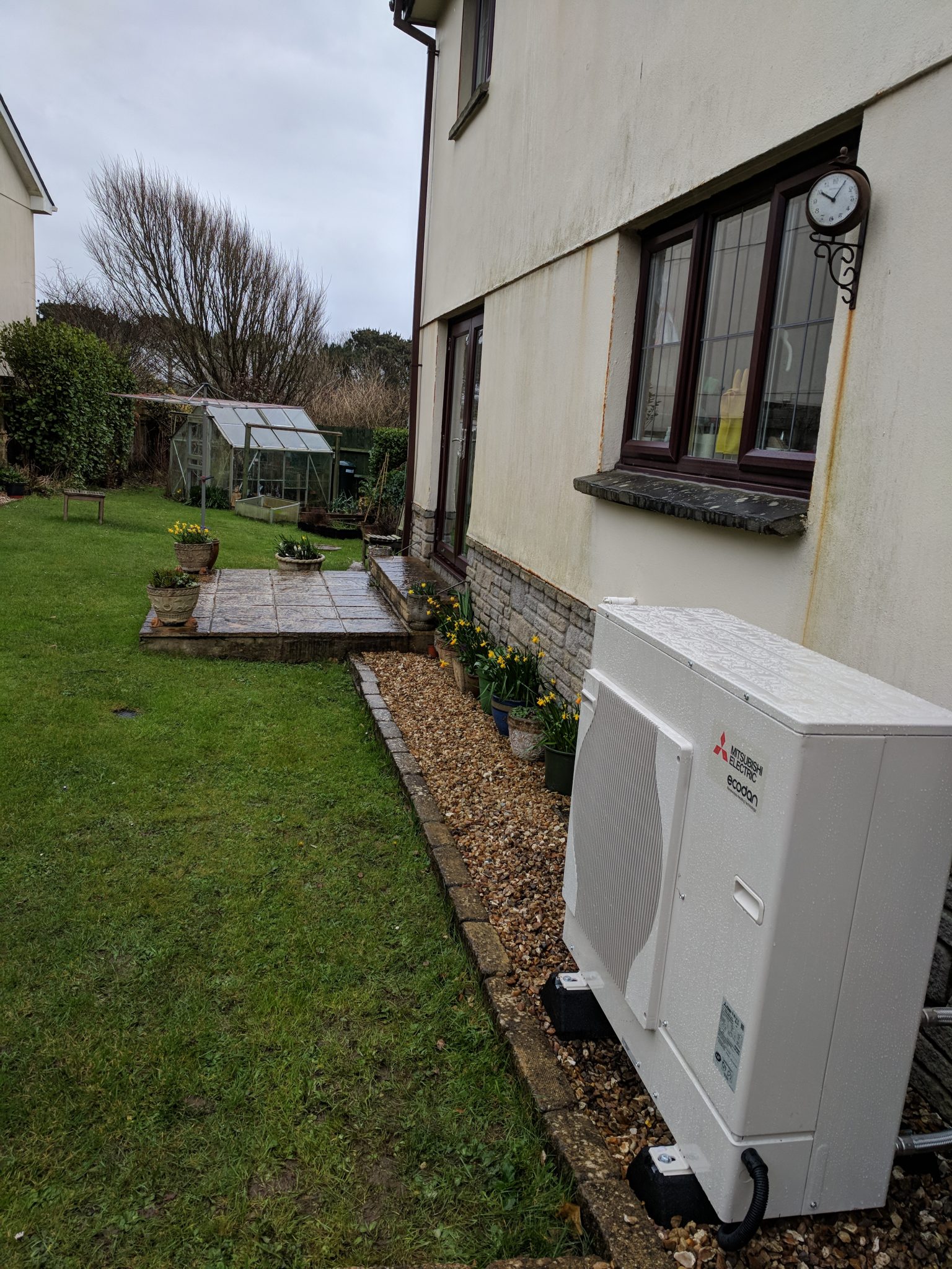 This 8.5kw air source heat pump in Mullion sits snugly beside the properties outside wall.